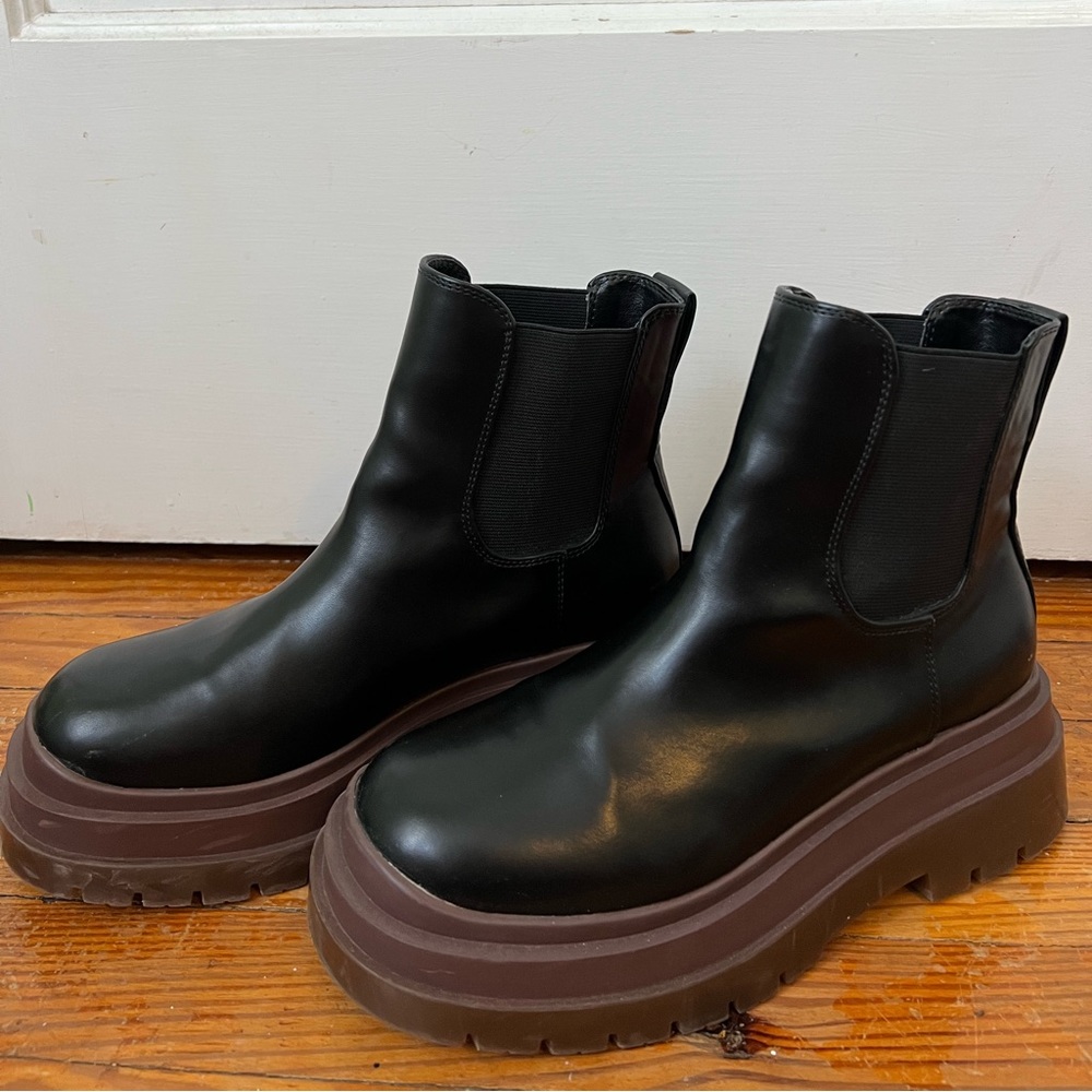Urban Outfitters UO treaded chelsea boot